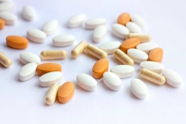 Eczane Tema, sağlık, tedavi ilaç ve ilaç için ilaç reçete. İlaç Tıp hap, Tablet ve kapsüller beyaz arka plan üzerinde