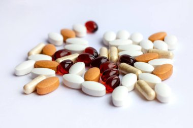 Eczane Tema, sağlık, tedavi ilaç ve ilaç için ilaç reçete. İlaç Tıp hap, Tablet ve kapsüller beyaz arka plan üzerinde