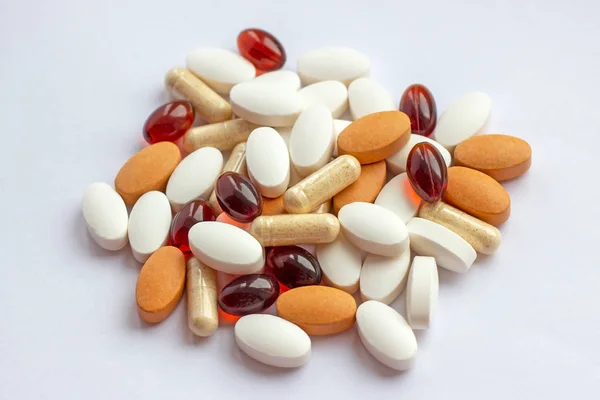 Muitas Pílulas Medicina Farmacêutica Diferentes Comprimidos Cápsulas Fundo Branco Tema — Fotografia de Stock