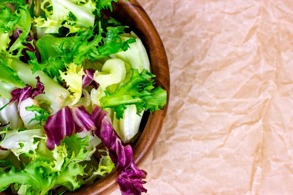 Bovenaanzicht Van Verschillende Mix Van Rauwe Biologische Saladebladeren Sla Radicchio — Stockfoto
