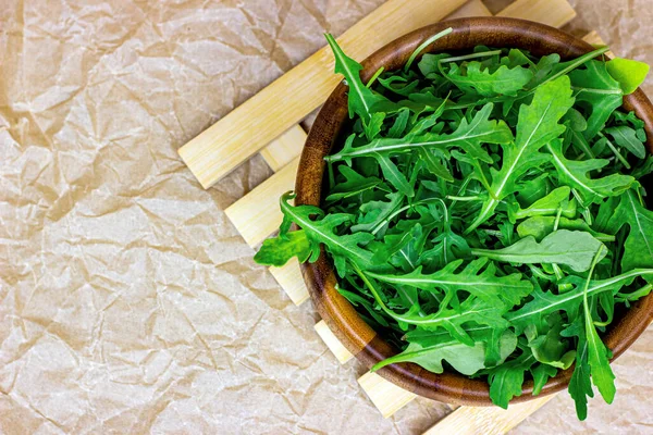 Top View Fresh Green Spicy Arugula Salad Leaves Brown Wooden — Stock Photo, Image