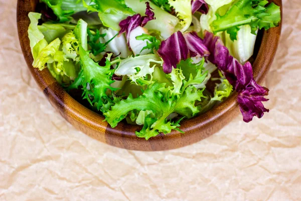 Verschiedene Mischung Aus Rohen Bio Salatblättern Salat Radicchio Rucola Holzschüssel — Stockfoto