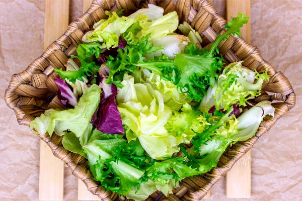 Bovenaanzicht Van Verschillende Mix Van Rauwe Biologische Saladebladeren Sla Radicchio — Stockfoto