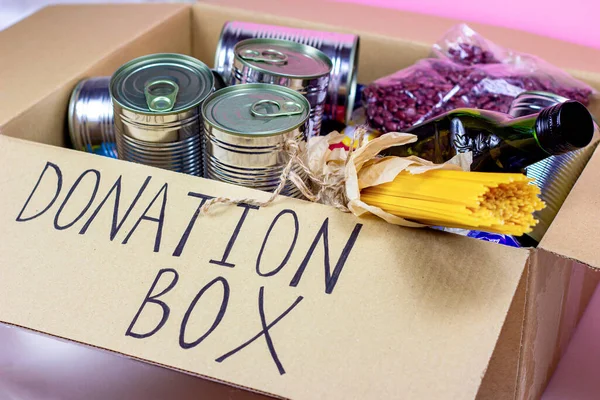 Коробка Пожертвований Едой Макароны Банки Бобы Другие Добровольчество Социальная Помощь — стоковое фото