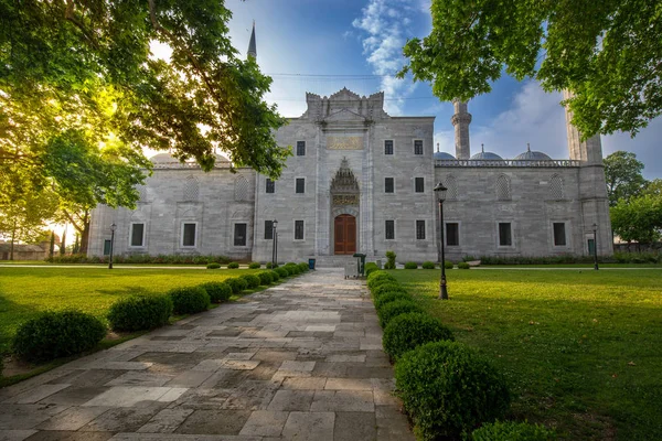 Süleymaniye Camii gündoğumu üzerinde giriş