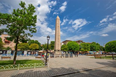 Istanbul, Türkiye - 25 Mayıs 2018 antik Theodosius Dikilitaşı İstanbul Sultanahmet bölgesinde.