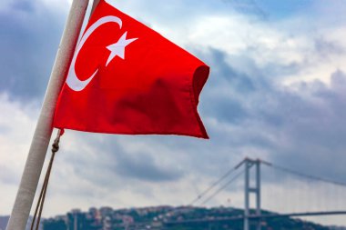 Boğaziçi, Türk bayrağı görünümünden deniz ve köprü ile