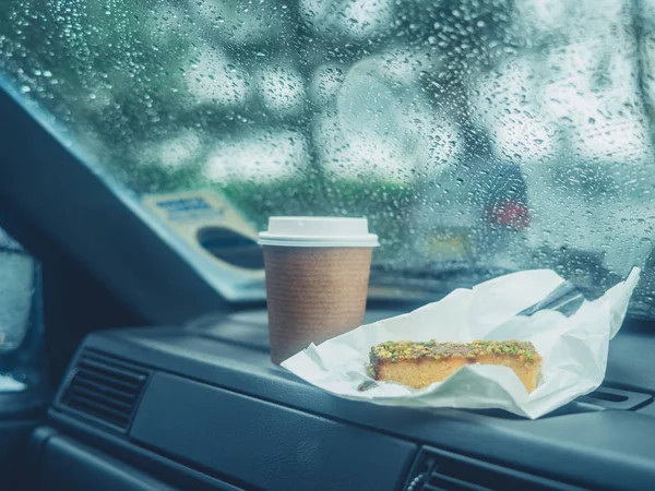 Paper Cup Coffee Slice Cake Dashboard Car Rainy Day — Stock Photo, Image