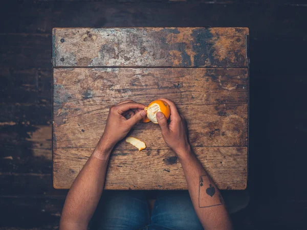 Overhead Shot Man Peeling Orange Table — Stock Photo, Image