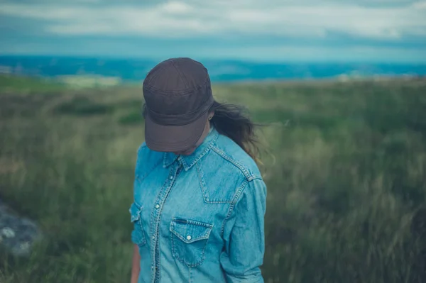 Young Woman Wearing Baseball Cap Standing Hilltop — Stock Photo, Image