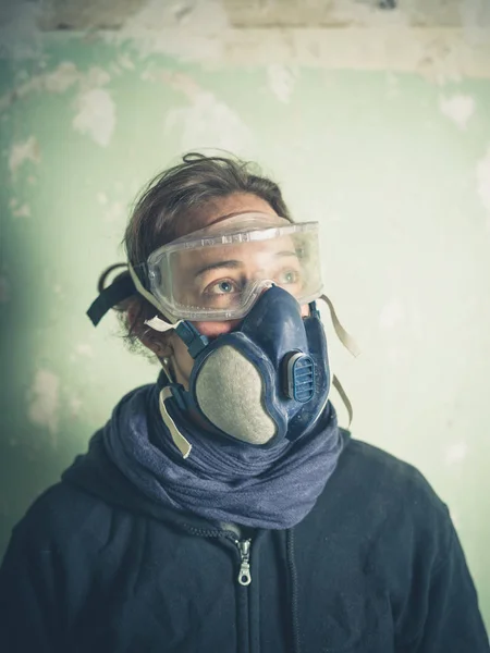 Young Woman Wearing Dust Mask Protective Goggles Standing Derelict Room — Stock Photo, Image