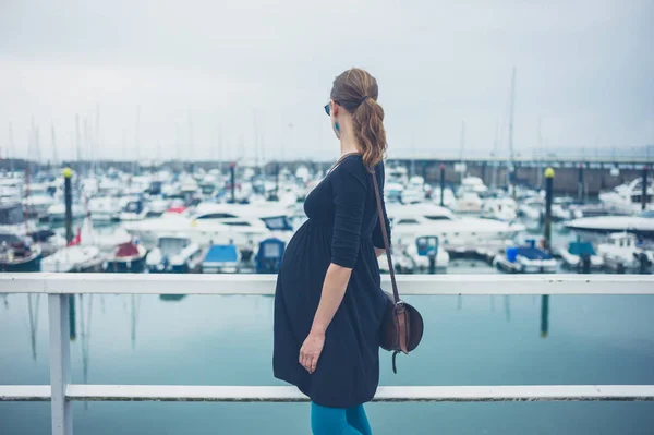 Young Pregnant Woman Standing Harbor Looking Boats — Stock Photo, Image