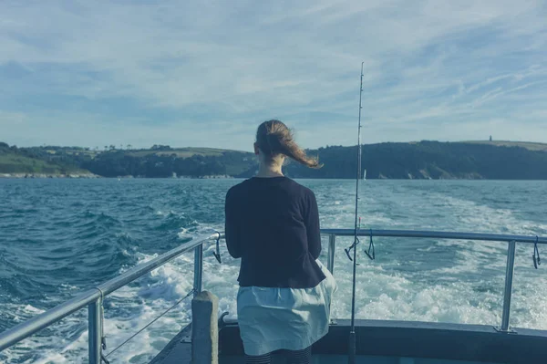 Une Jeune Femme Pêche Avec Une Canne Bateau Été — Photo