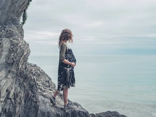 Pregnant Woman Standing Some Rocks Coast Looking Sea — Stock Photo, Image