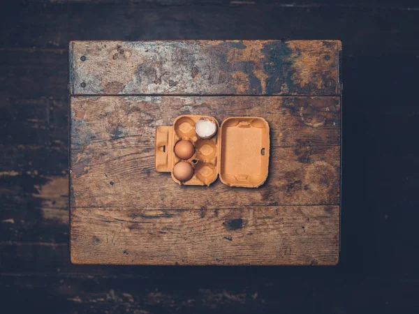 Prvních Záběrů Vajec Balení Dřevěný Stůl — Stock fotografie