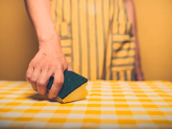 Young Woman Cleaning Tablecloth Scourer — Stock Photo, Image