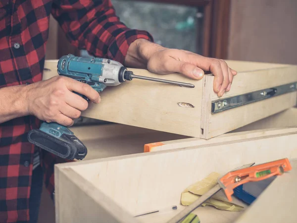 Een Timmerman Het Opbouwen Van Een Lade Zijn Atelier — Stockfoto