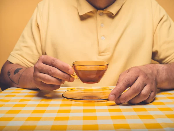 Een Jonge Hipster Man Het Drinken Van Koffie — Stockfoto