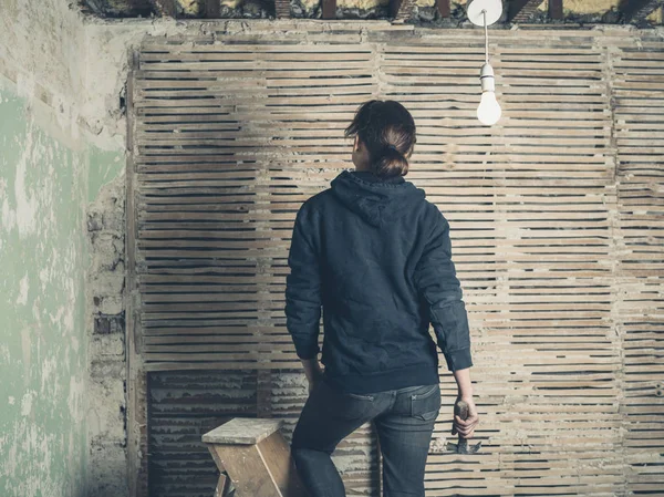 Young Woman Standing Stepladder Old Wattle Daub Wall — Stock Photo, Image