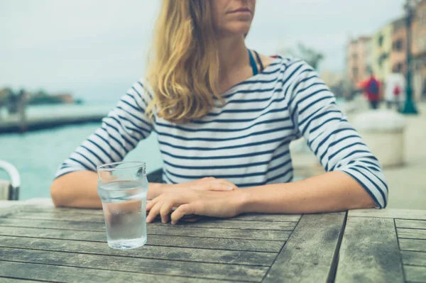 Young Woman Sitting Cafe Table River — Stock Photo, Image