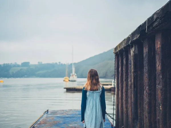 Young Woman Standing Rusty Old Jetty — Stock Photo, Image