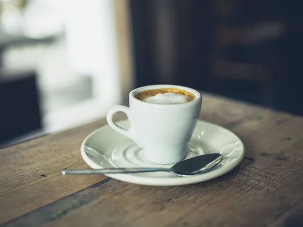 Een Kopje Espresso Een Tafel Een Café — Stockfoto