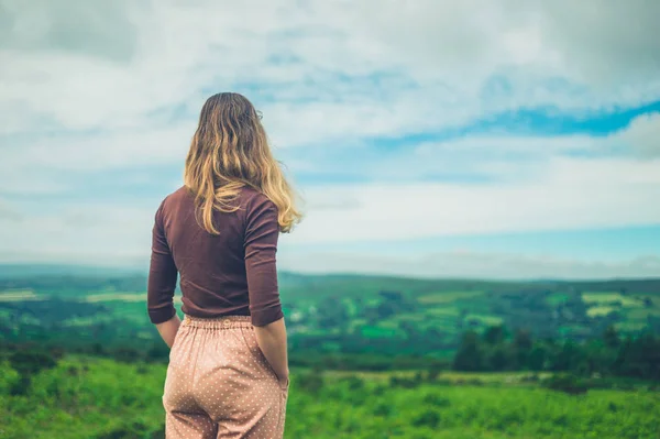 Rear View Young Woman Looking Green Landscape Hills Summer — Stock Photo, Image