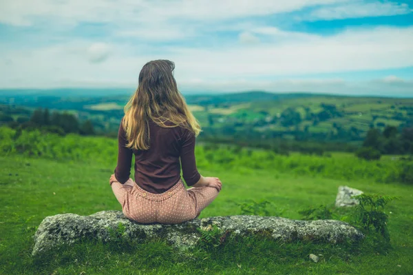 Young Woman Sitting Rock Moor Summer — Stock Photo, Image