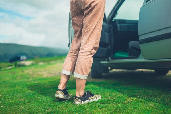 Young Woman Getting Car Moor Summer — Stock Photo, Image