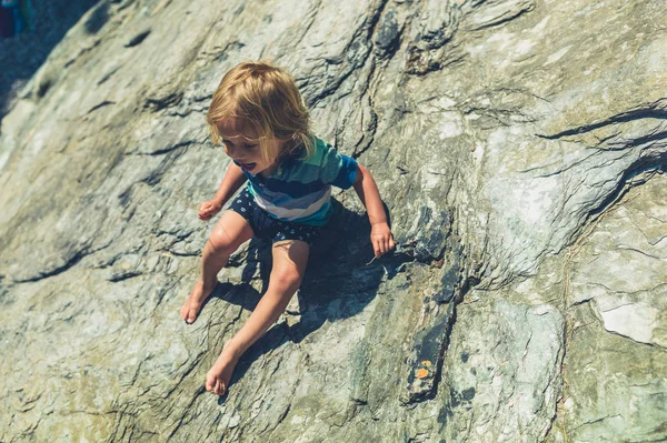 Little Toddler Climbing Some Rocks Summer — Stock Photo, Image