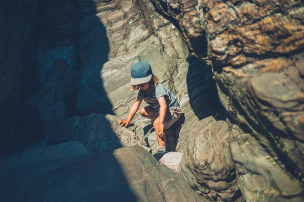 Little Preschooler Boy Climbing Rocks Summer — Stock Photo, Image