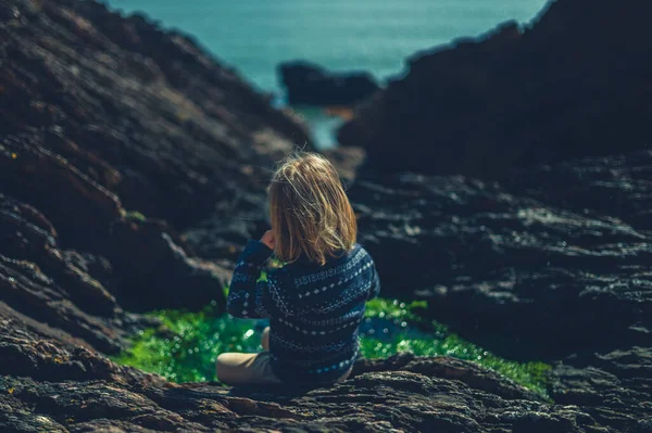 Preschooler Boy Relaxing Rocks Sea Sunny Day — Stock Photo, Image