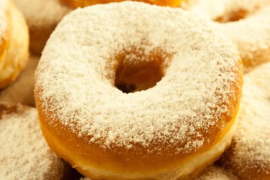 Toz ile lezzetli tatlı ev yapımı donut
