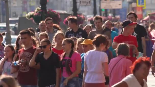 San Pietroburgo Russia Luglio 2018 Pedestrians Moving Nevsky Prospect Luglio — Video Stock