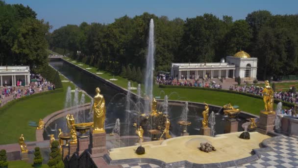 俄罗斯圣彼得堡 2018年7月18日 2018年7月18日 俄罗斯圣彼得堡最大的喷泉合奏 珀特霍夫的大瀑布 — 图库视频影像