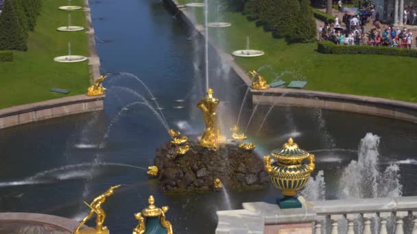 Sankt Petersburg Ryssland Juli 2018 Grand Kaskad Perterhof Största Fontänen — Stockvideo