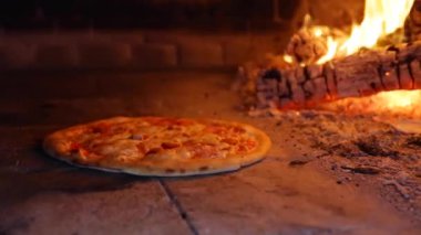 Pizza fırında.