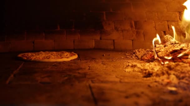 烤箱里的披萨 — 图库视频影像