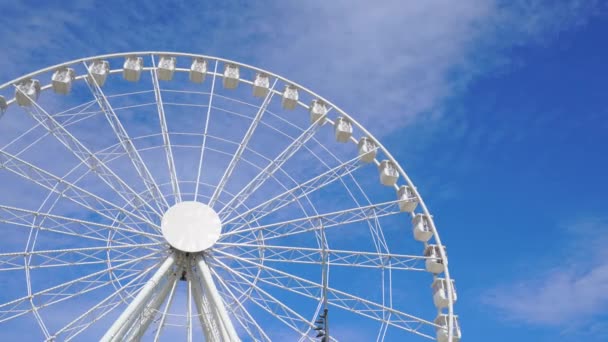 Close Ferris Wheel Spinning — Stock Video