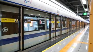 Tren metro istasyonu terk