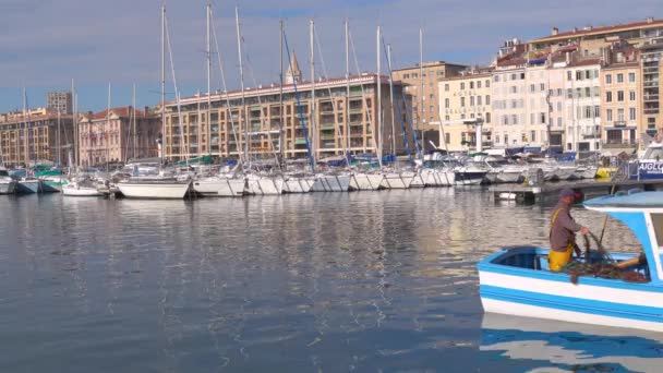 Lidé Molu Vyhlíží Plavání Čluny Panoráma — Stock video