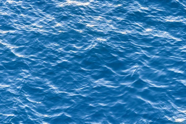Glinsterend Glinsterende Blauwe Oceaan Oppervlakte Achtergrond Met Reflecties Van Zon — Stockfoto