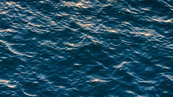 Brilhante Cintilante Fundo Azul Oceano Superfície Com Reflexos Sol — Fotografia de Stock