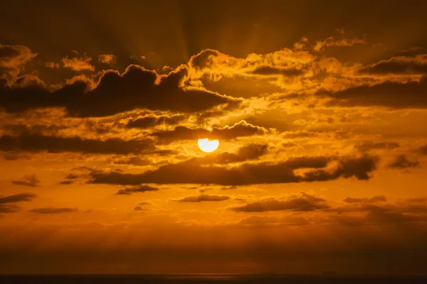 Vackra Solnedgången Över Medelhavet Soluppgång Med Röda Och Orange Himmel — Stockfoto