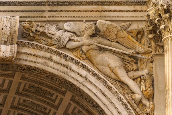 Łuku Triumfalnego Porte d'Aix i jego elementów dekoracji — Zdjęcie stockowe