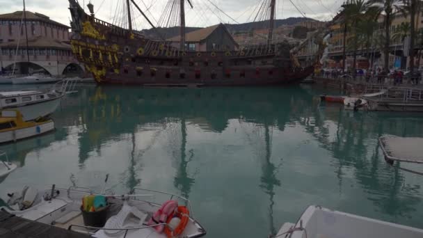 意大利热那亚 2018年11月4日 在安蒂科港的海王星瓦塞洛号船 — 图库视频影像