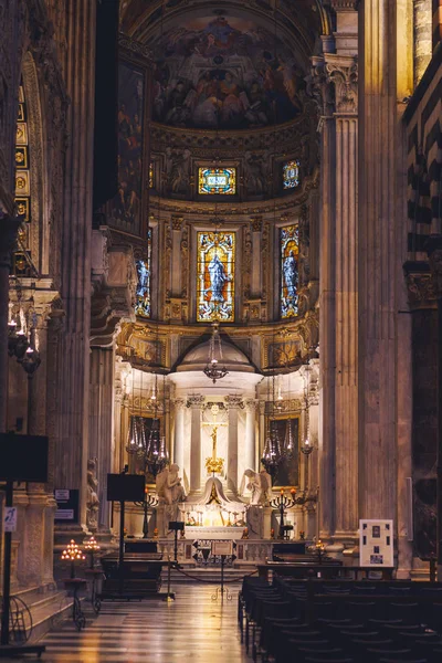 Wnętrze Cattedrale di San Lorenzo i katedry św. — Zdjęcie stockowe