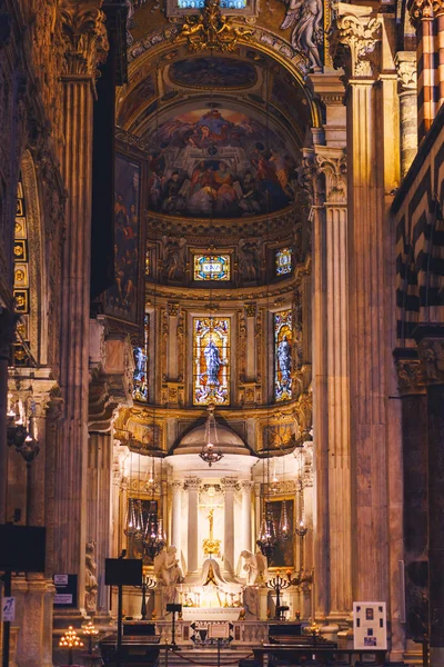 Wnętrze Cattedrale di San Lorenzo i katedry św. — Zdjęcie stockowe