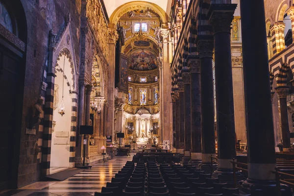 Wnętrze Cattedrale di San Lorenzo i katedry św. — Zdjęcie stockowe