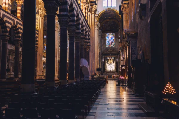 Wnętrze Cattedrale di San Lorenzo i katedry św. — Zdjęcie stockowe